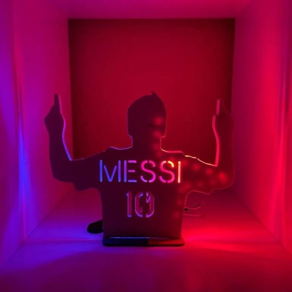 lampara de messi con luz azulgrana