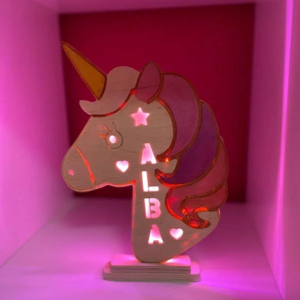 Lámpara de unicornio encendida con luz rosa