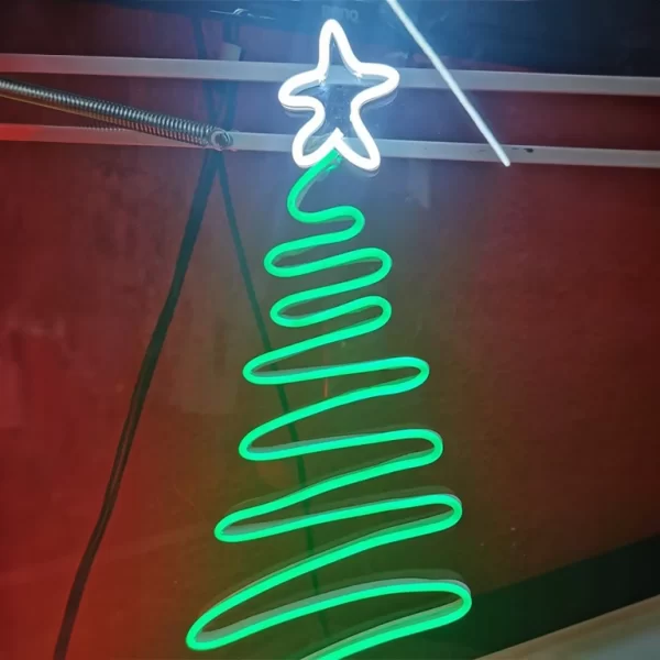 Luz neón en forma de árbol de navidad